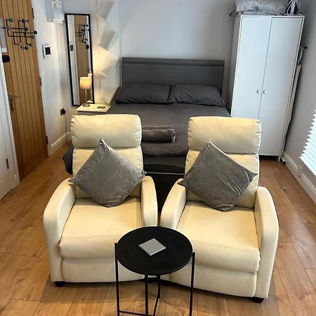 צ'לטנהם Jaskar Studio 2 מראה חיצוני תמונה